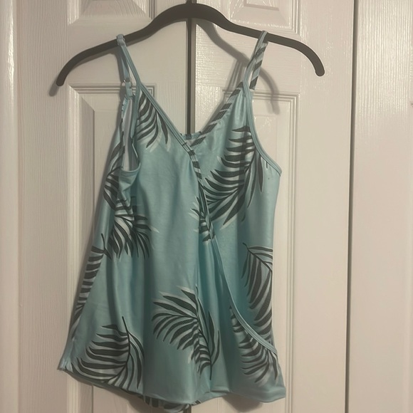 Women's floral print v neck top in teal and black size small NWOT - Picture 3 of 7